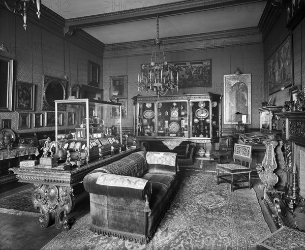 The Red Room, Bath House, Piccadilly, London, 1911