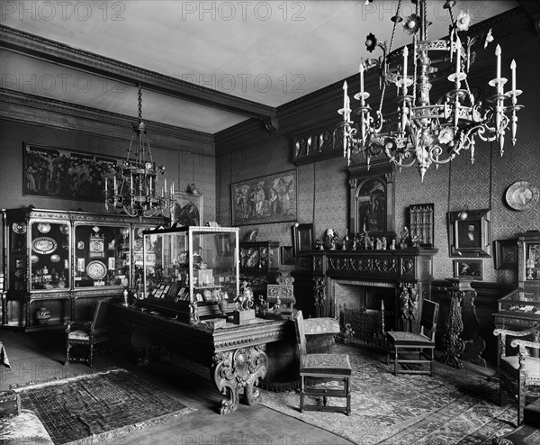 The Red Room, Bath House, Piccadilly, London, 1911