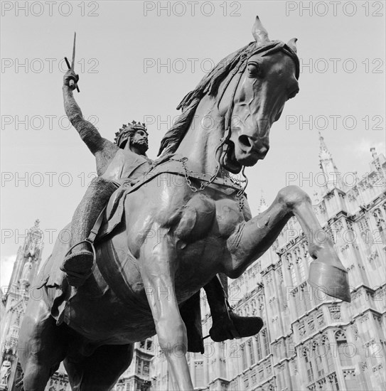 Statue of Richard the Lionheart, Old Palace Yard, Westminster, London, c1945-c1980