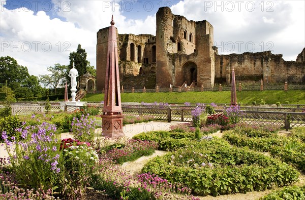 Elizabethan Garden, Kenilworth Castle, Warwickshire, 2009