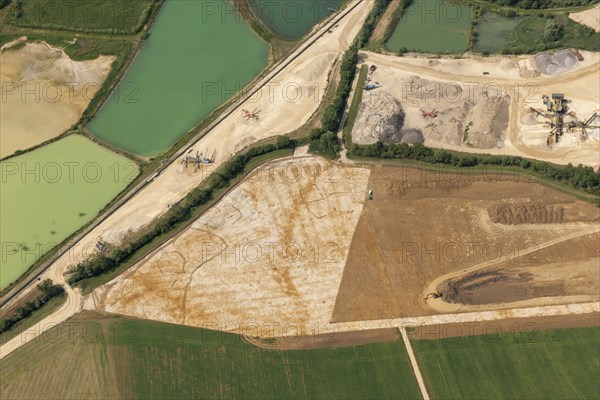 Soilmarks of a possible Prehistoric or Roman farmstead, near Witney, Oxfordshire, 2015 Creator