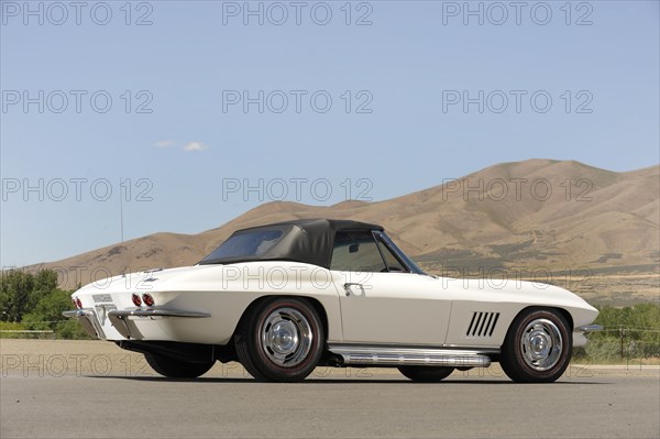 Chevrolet Corvette cv 427 1967. Artist: Simon Clay.
