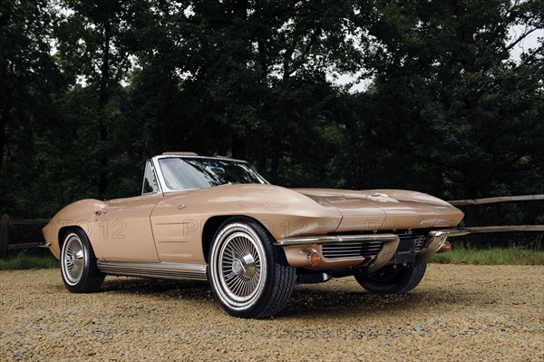 Chevrolet Corvette Stingray convertible 1964. Artist: Simon Clay.