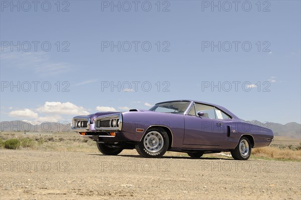 Dodge Coronet Hemi RT 1970. Artist: Simon Clay.