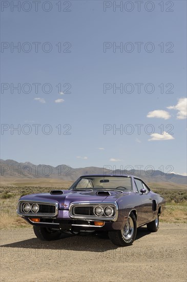 Dodge Coronet Hemi RT 1970. Artist: Simon Clay.