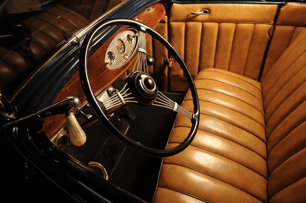 Ford 18 Deluxe Roadster 1932. Artist: Simon Clay.