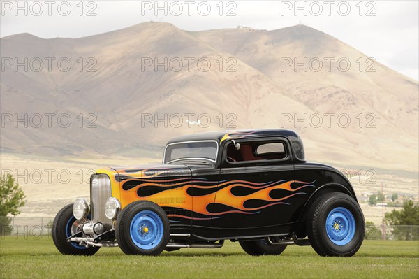 Ford Coupe Custom 1934. Artist: Simon Clay.