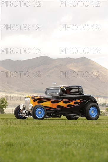 Ford Coupe Custom 1934. Artist: Simon Clay.