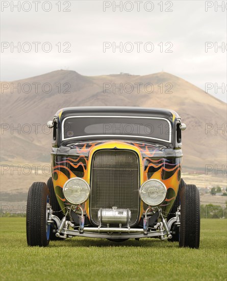 Ford Coupe Custom 1934. Artist: Simon Clay.