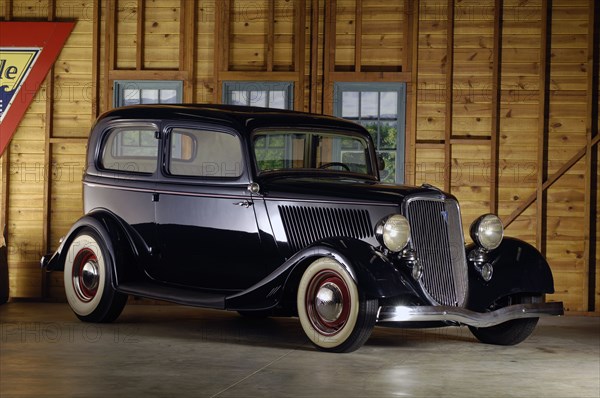 Ford Sedan custom 1934. Artist: Simon Clay.