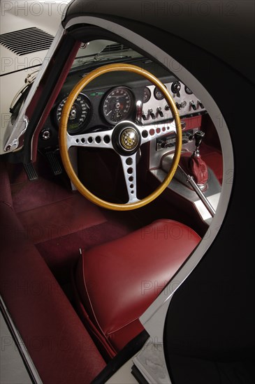 Jaguar E type 1961. Artist: Simon Clay.
