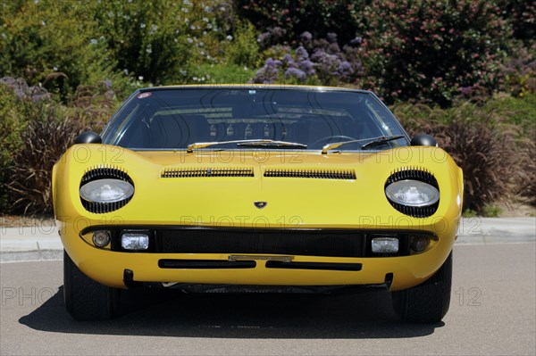 Lamborghini Miura p400s 1970 . Artist: Simon Clay.