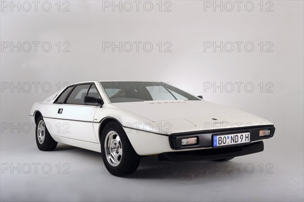 Lotus Esprit 1977 from the James Bond film The Spy Who Loved Me. Artist: Simon Clay.