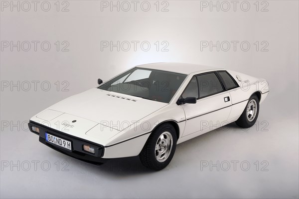 Lotus Esprit 1977 from the James Bond film The Spy Who Loved Me. Artist: Simon Clay.