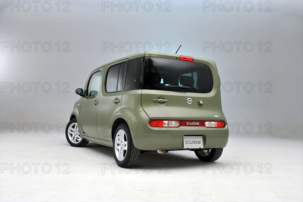 Nissan Cube 2008. Artist: Simon Clay.