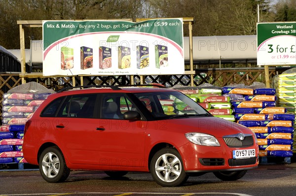 Skoda Fbia Estate HTP 1-2 2007. Artist: Simon Clay.