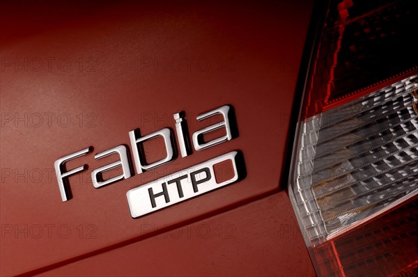 Skoda Fbia Estate HTP 1-2 2007. Artist: Simon Clay.