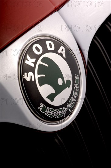 Skoda Fbia Estate HTP 1-2 2007. Artist: Simon Clay.