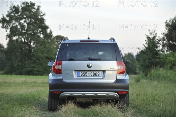 Skoda Yeti 2009. Artist: Simon Clay.