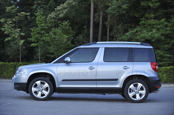 Skoda Yeti 2009. Artist: Simon Clay.