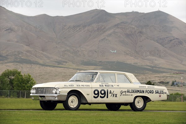 Ford Galaxie 500 race car 1962. Artist: Simon Clay.