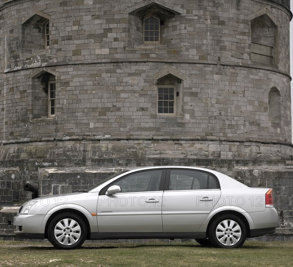 2002 Vauxhall Vectra 2.2. Artist: Unknown.