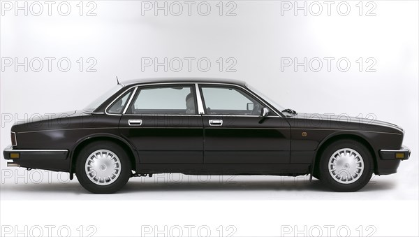 1992 Jaguar XJ6 3.2. Artist: Unknown.