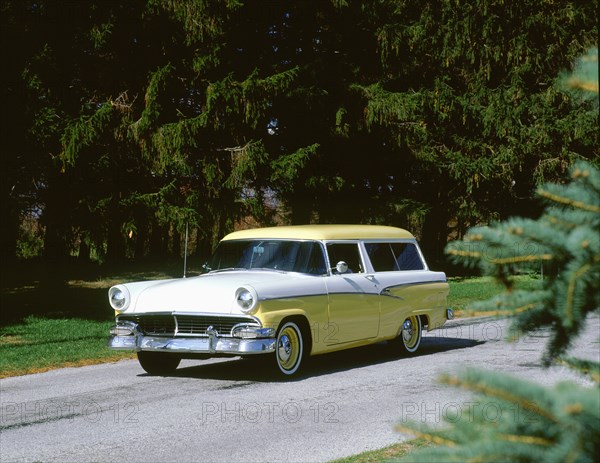 1955 Ford Ranch wagon. Artist: Unknown.