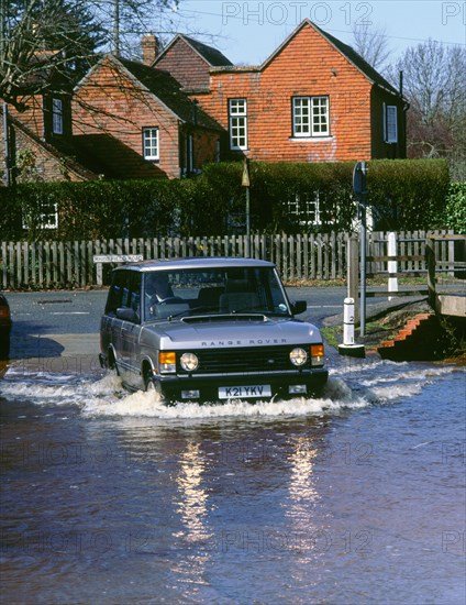 1993 Range Rover V8 3.9. Artist: Unknown.