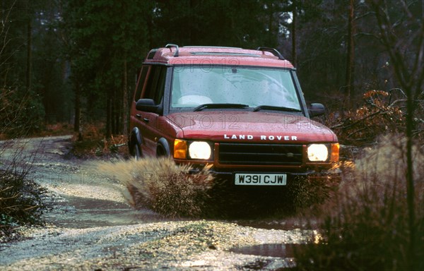 2000 Land Rover Discovery TD5. Artist: Unknown.