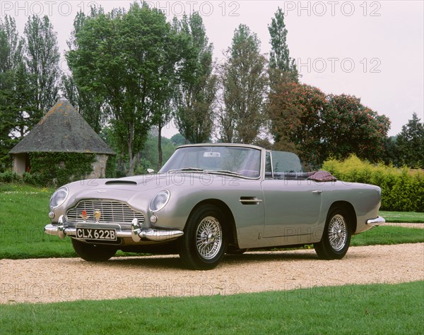 1964 Aston Martin DB5 volante. Artist: Unknown.