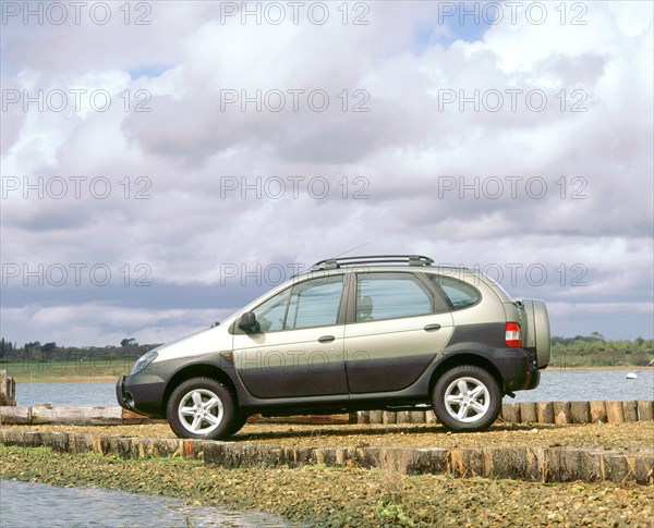 2001 Renault Scenic. Artist: Unknown.