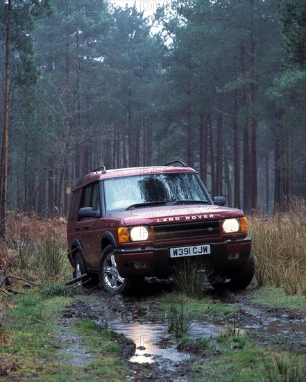 2000 Land Rover Discovery TD5. Artist: Unknown.