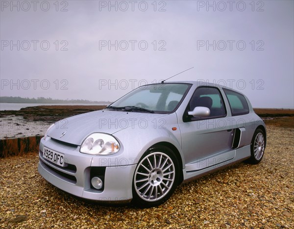 2001 Renault Clio Sport V6 . Artist: Unknown.