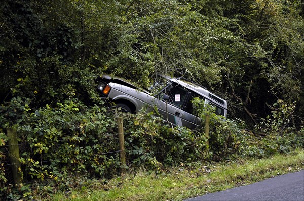 Land Rover Discorery 1990 Accident Artist: Unknown.