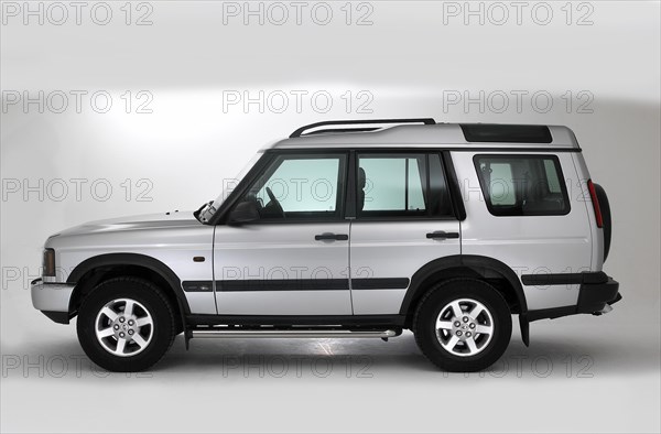 2003 Land Rover Discovery Artist: Unknown.