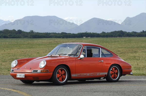 1965 Porsche 911 2000 R Artist: Unknown.