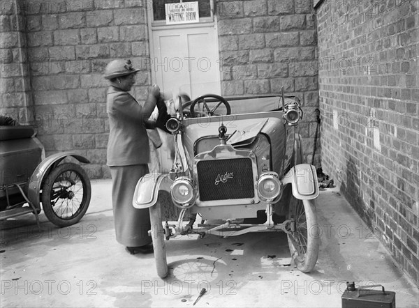 1913 Arden 10hp car. Artist: Bill Brunell.