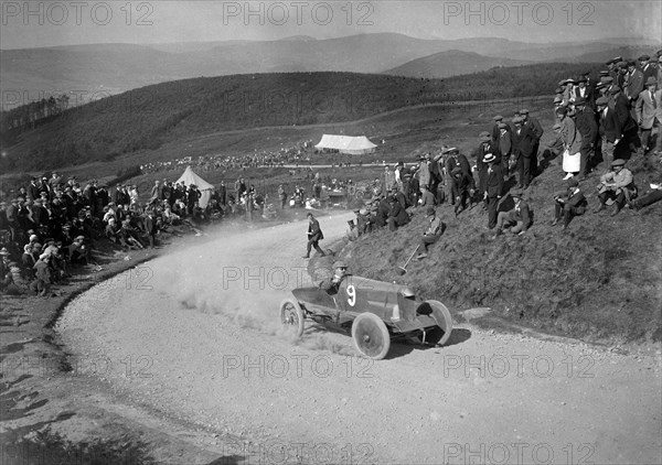 WG Tuck's Humber 14 hp competing in the Caerphilly Hillclimb, Wales, 25 June 1914.   Artist: Bill Brunell.