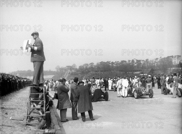 Riley 1985 cc competing in the JCC International Trophy, Brooklands, 2 May 1936. Artist: Bill Brunell.