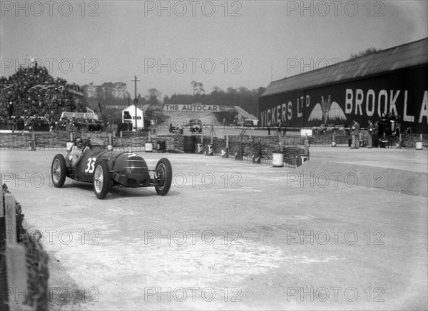 Riley 1985 cc competing in the JCC International Trophy, Brooklands, 2 May 1936. Artist: Bill Brunell.