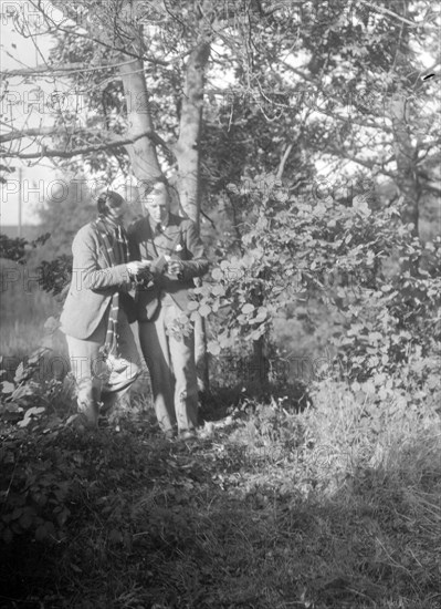 Two participants in the Bugatti Owners Club car treasure hunt, 25 October 1931. Artist: Bill Brunell.