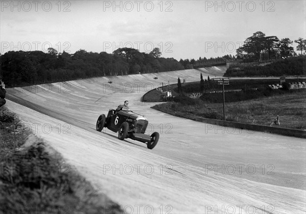 FE Elgood driving a Bentley at the MCC Members Meeting, Brooklands, 10 September 1938. Artist: Bill Brunell.