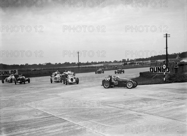 Motor race on the Campbell Circuit at Brooklands. Artist: Bill Brunell.