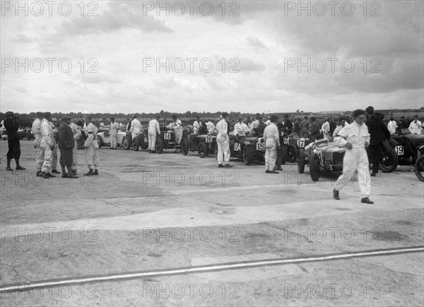 LCC Relay GP, Brooklands, 25 July 1931. Artist: Bill Brunell.