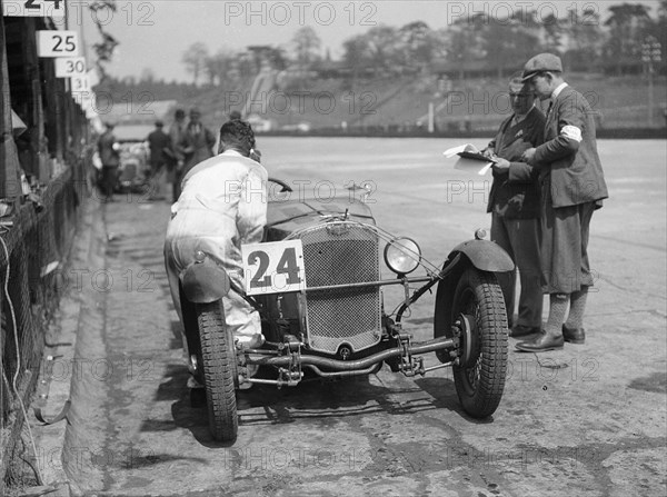 JCC Double Twelve race, Brooklands, 8/9 May 1931. Artist: Bill Brunell.