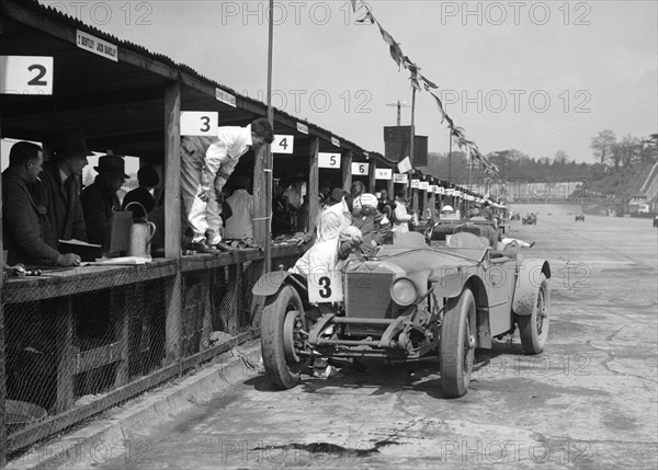 Dudley Froy and George Field's Invicta at the JCC Double Twelve race, Brooklands, 8/9 May 1931. Artist: Bill Brunell.