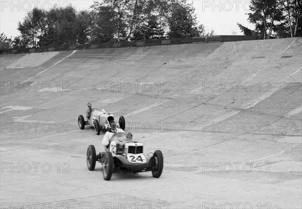 MG Magnettes of Henry Leslie Brooke and Bill Hughes, JCC International Trophy, Brooklands, 1937.   Artist: Bill Brunell.