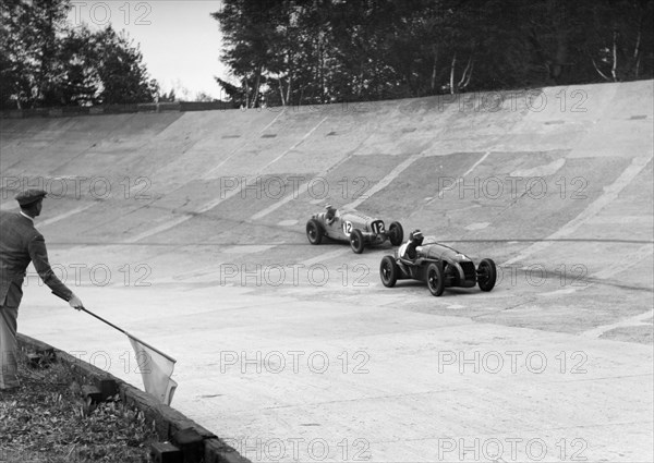 HC Hunter's Alta leading a Delahaye, JCC International Trophy, Brooklands, 2 August 1937.  Artist: Bill Brunell.