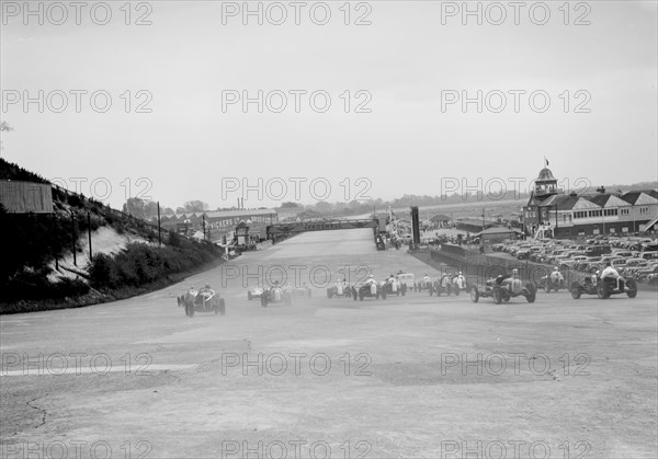 JCC International Trophy, Brooklands, 7 May 1938. Artist: Bill Brunell.